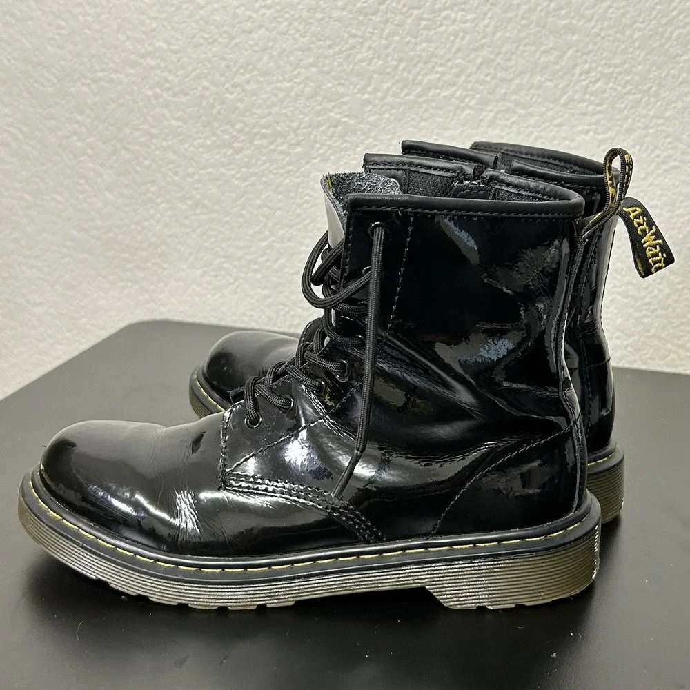 Dr. Martens Delaney Black Patent Leather Boots - Junior/Women's 6 (USL) Men's 5‎